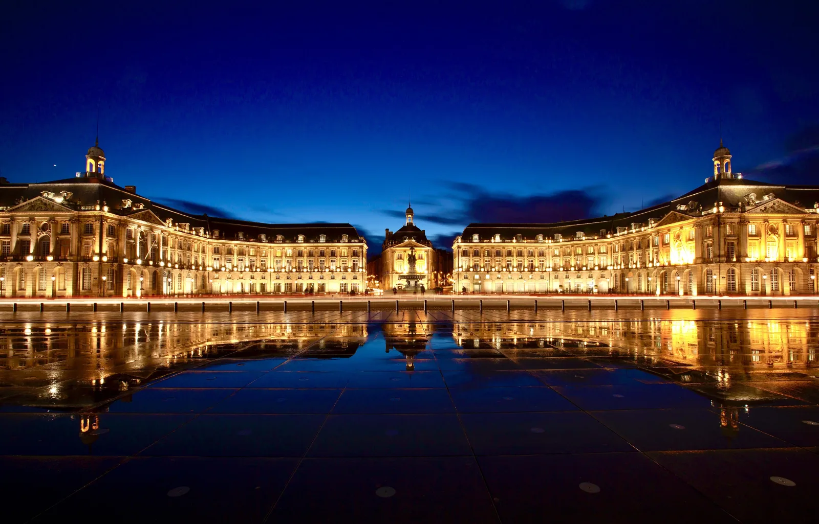 Miroir d'eau et Place de la Bourse à Bordeaux